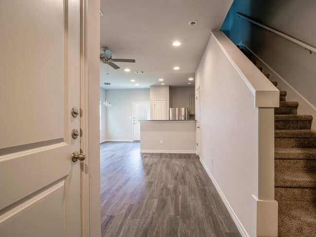 Building Photo - 221 Peruna Dr