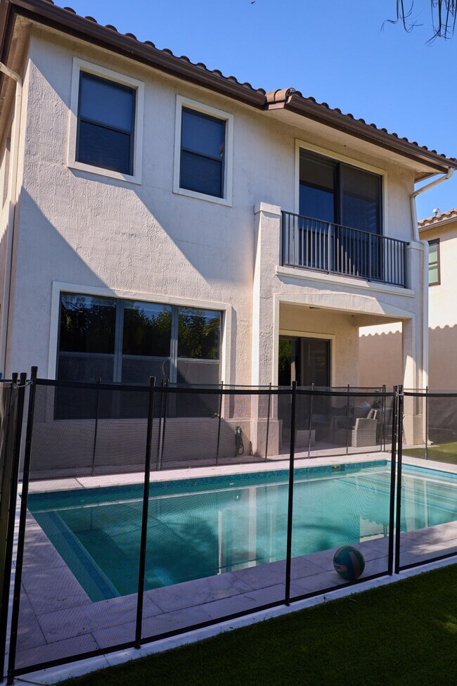 Foto del edificio - 9909 W 32nd Ln