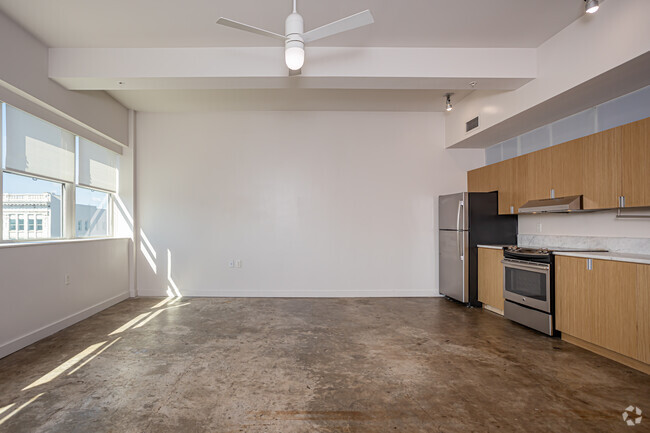 1BR, 1BA - 928SF - The Commerce Building