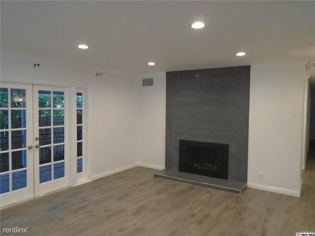 Building Photo - 3 br, 2 bath House - 1654 Sheridan Rd