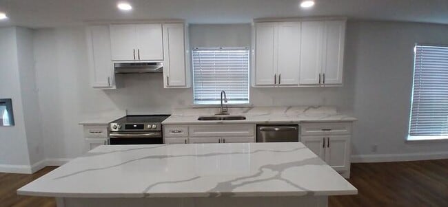 Foto del edificio - Updated Fort Worth Gem — Over 2,000 Sq Ft, Fireplace & Two Living Spaces