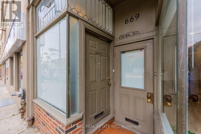 Photo du bâtiment - 669 St Clair Ave W