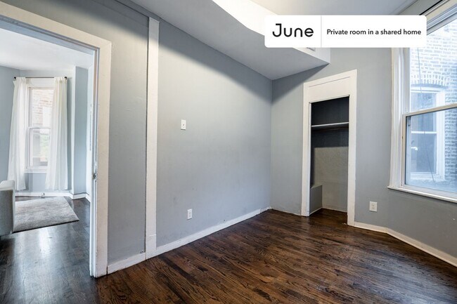 Foto del edificio - Room in Shared 3 bed/1 bath home