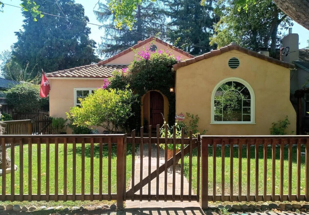 Foto principal - 1315 Newport Ave