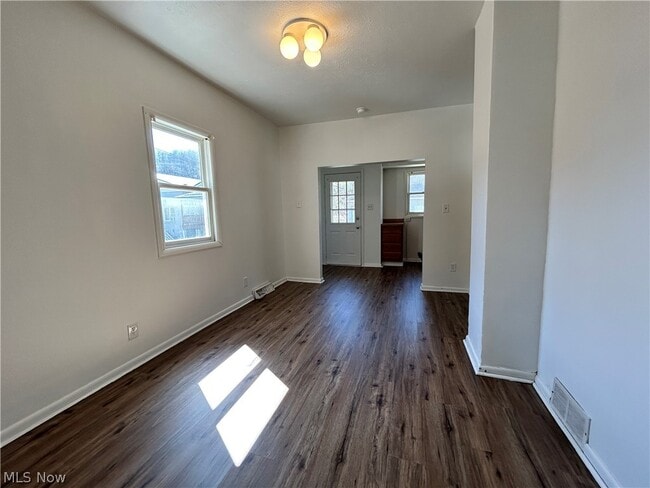 Building Photo - 634 Cove Rd