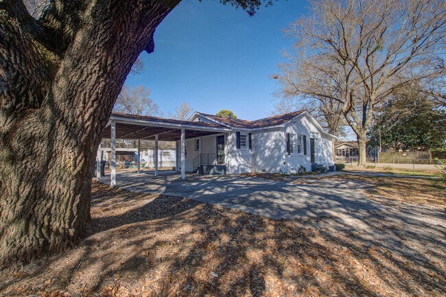 Building Photo - 2615 Warm Ave