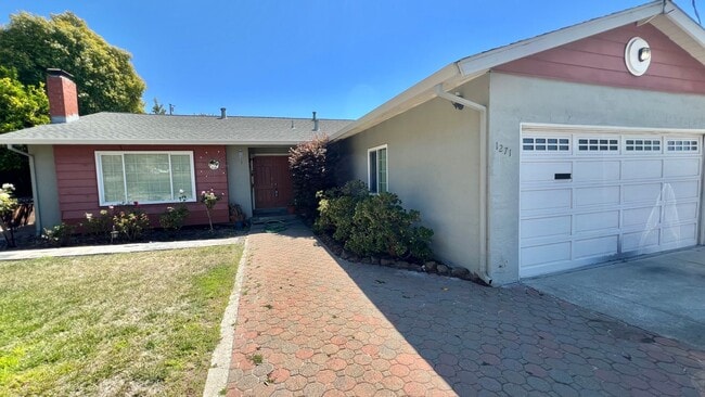 Building Photo - Gorgeous house - Huge Backyard with Bonus ...