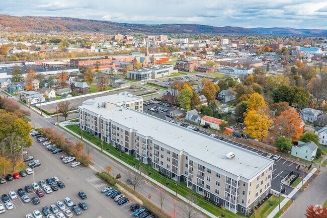 Building Photo - Six67 College Avenue