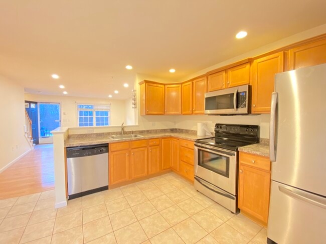 Kitchen - 38 Boxberry Ln