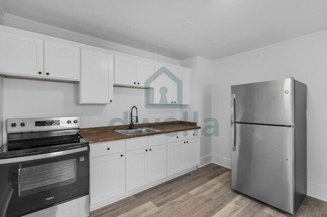Foto del edificio - LOCATION, LOCATION, LOCATION!!! 3-Bedroom RENOVATED Rental Home-UNMATCHED CONVENIENCE!