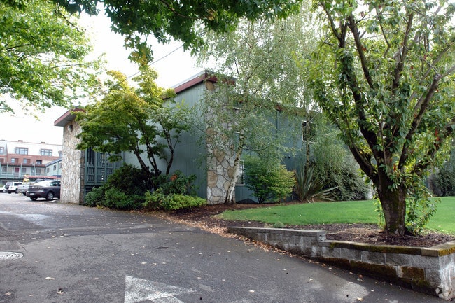 Building Photo - Reed College Apartments