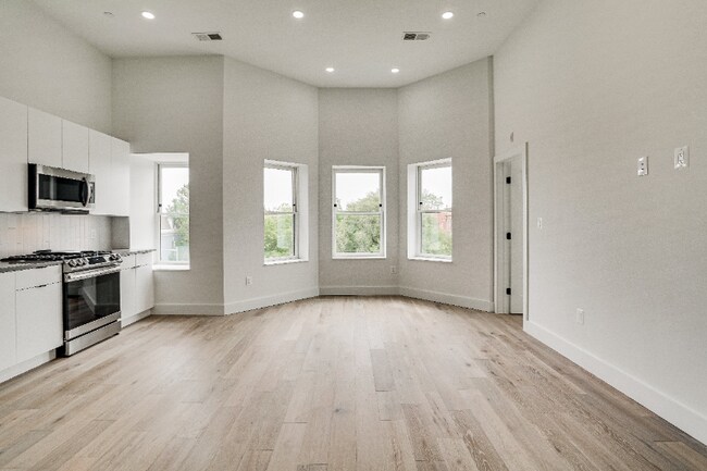 Building Photo - 3232 13th St NW