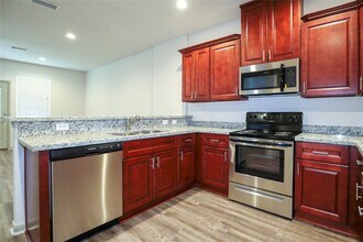 Building Photo - 2702 Appian Wy