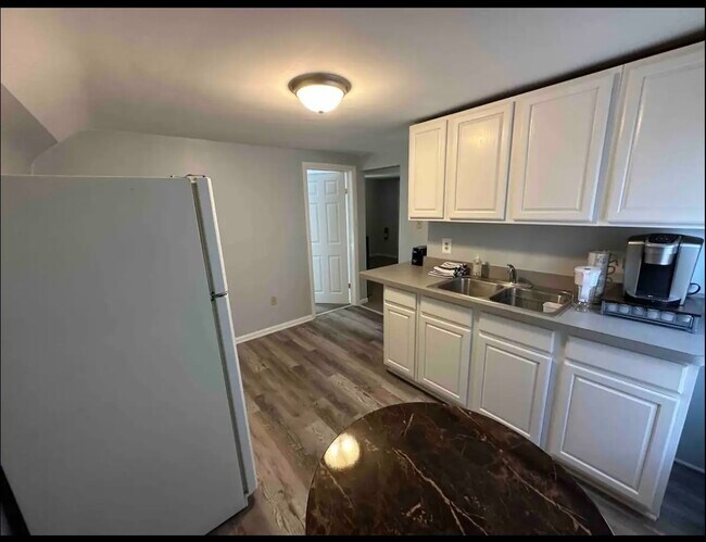 Kitchen - 2340 Electric St