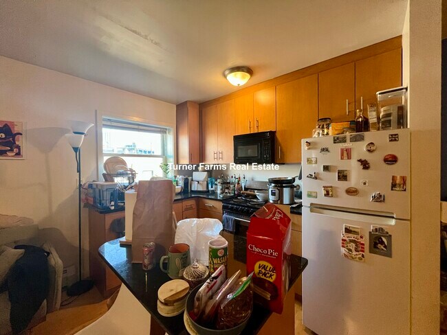 Building Photo - 461 Park Dr