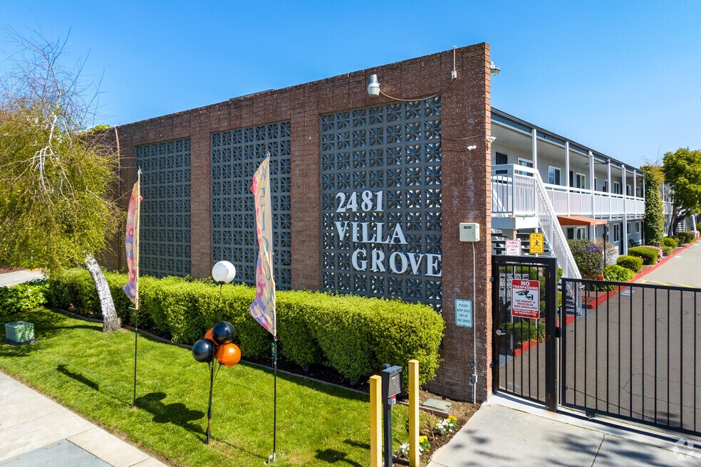 Villa Grove Apartments