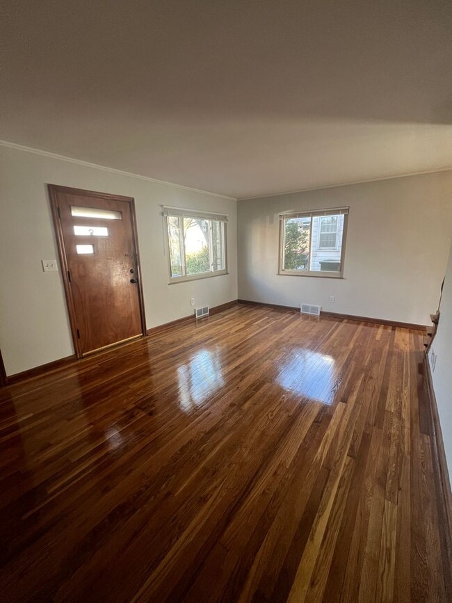 Building Photo - 2 Bedroom Townhome in Grandview!!