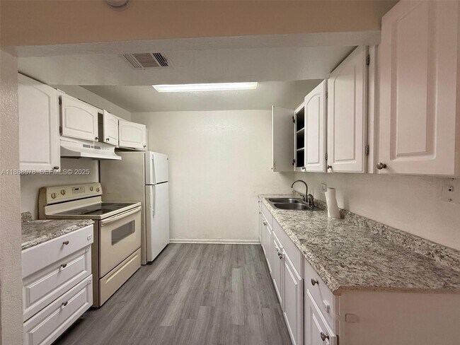 Foto del edificio - 5970 NW 28th St