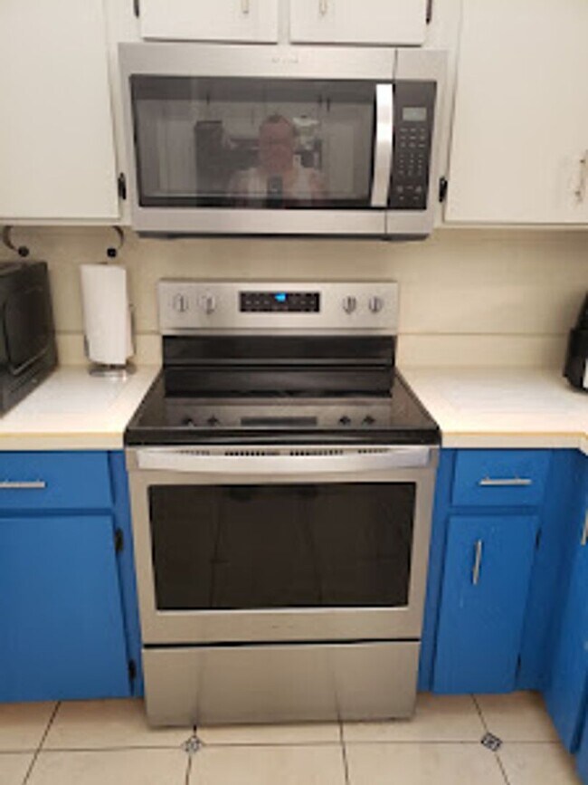 Foto del edificio - Spacious  2 Bedroom 2 Bathroom home Coming...