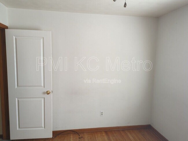 Foto del edificio - 526 E Walnut St