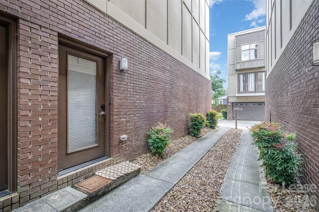 Foto del edificio - 925 Westbrook Dr