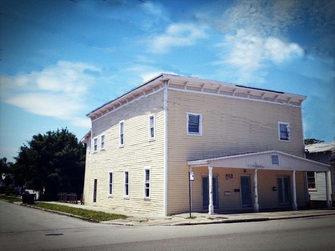 Primary Photo - 1221 E Columbus Dr