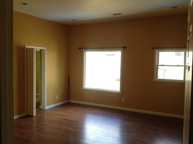 Interior Photo - 545 W Main St