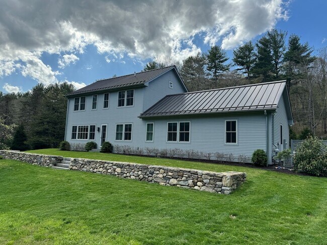 Foto del edificio - 126 River Rd