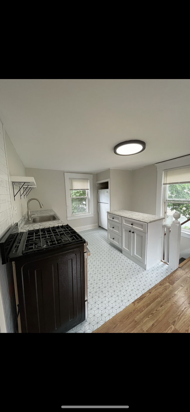 Kitchen - 556 Beacon St