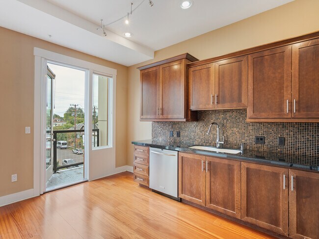 Building Photo - 838 SE 38th Ave