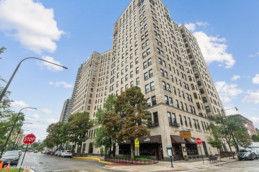 Primary Photo - 2000 N Lincoln Park W
