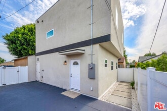 Building Photo - 6625 Duchess Dr