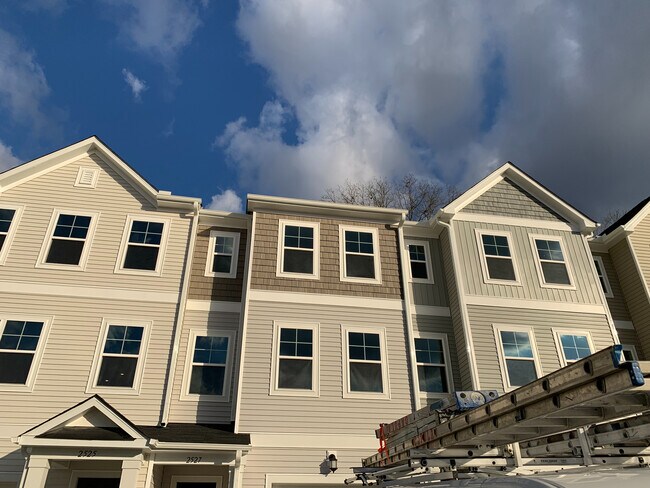 Foto del edificio - Room in Townhome on Chert Ln