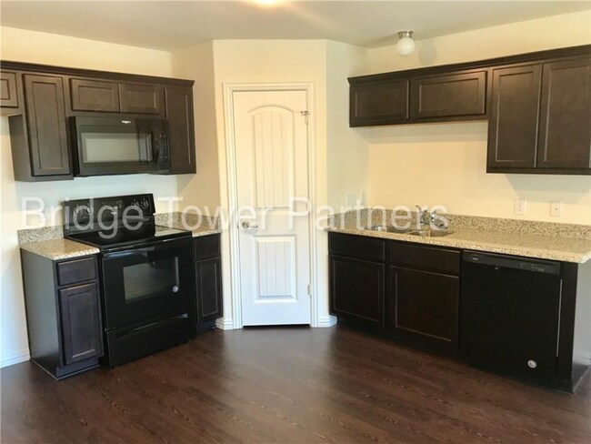 Foto del edificio - 1345 Lakecrest Ln, Lewisville