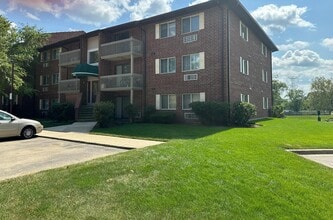 Building Photo - 900 N Lakeside Dr