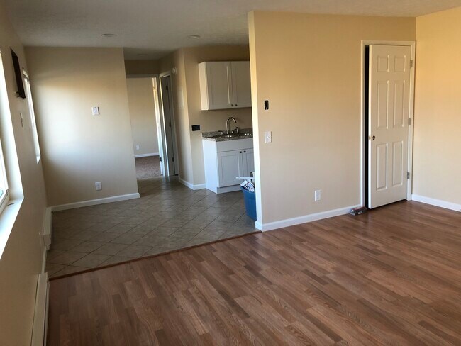 Building Photo - 343 Hampshire Dr
