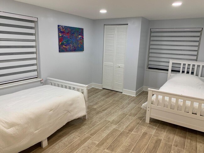 Foto del edificio - 725 Heron Dr