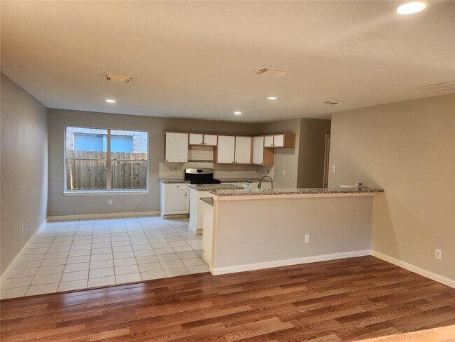 Building Photo - 6318 Foxhunter Rd