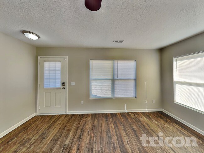Foto del edificio - 1624 Long Paw Ln