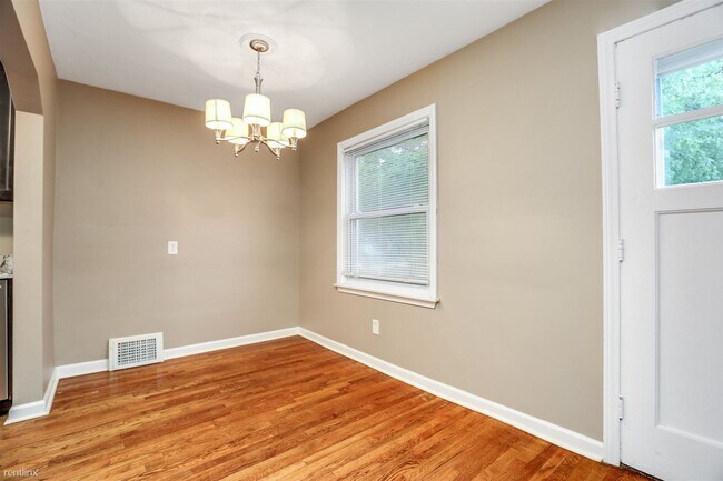 Foto del edificio - 3 br, 2 bath House - 924 North Edison Avenue