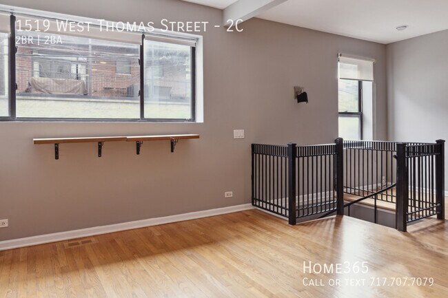 Foto del edificio - Gorgeous 2 bed 2 bath Unit at Chicago's He...