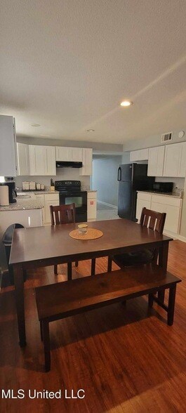 Foto del edificio - 133 Hopkins Blvd