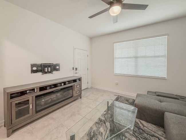 Building Photo - 1131 Pomelo St