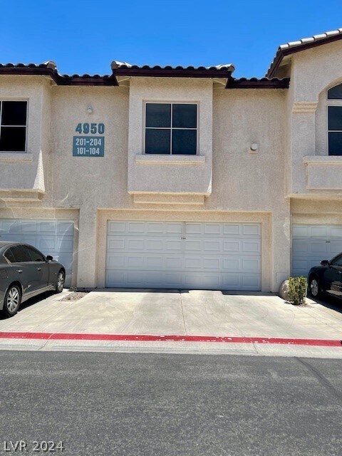 Foto principal - 4950 Black Bear Rd
