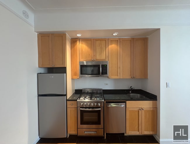 Building Photo - Amazing 1 Bedroom in Greenwich Village