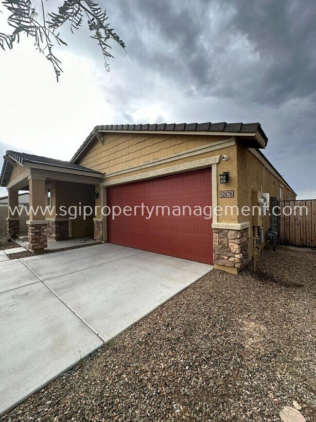 Building Photo - NEARLY NEW GLENDALE 5 BR HOME CLOSE TO LUK...