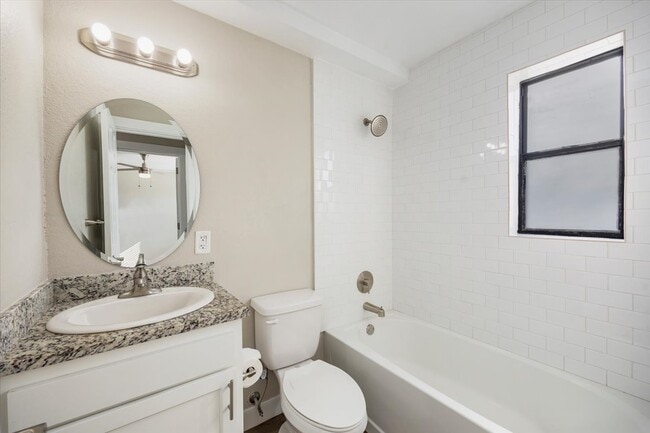 Baño - Jade at Olde Naples