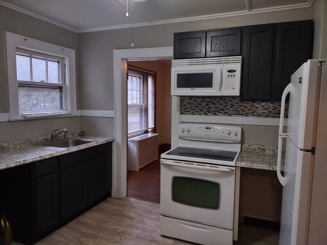 14 Edward Ave Unit Downstairs, Pittsfield, MA 01201 Apartments in