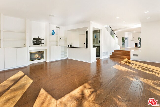 Building Photo - 10381 Strathmore Dr