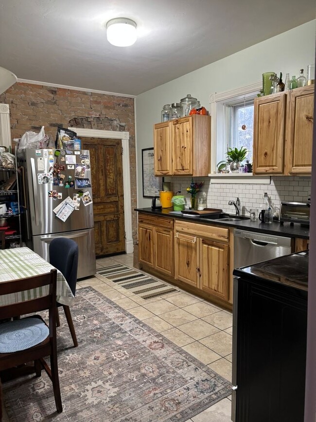 Building Photo - 421 W Lamme St